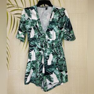 Odosalii Romper tropical pattern green white palm fronds Size M Great for beach